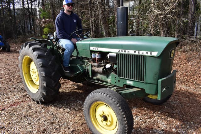 Image of John Deere 820 equipment image 1