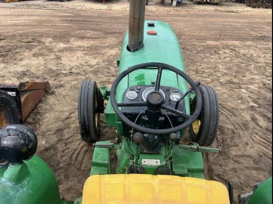 Image of John Deere 820 equipment image 4