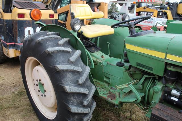 Image of John Deere 820 equipment image 2