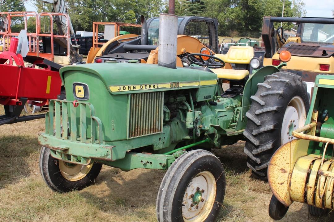 Image of John Deere 820 Primary image