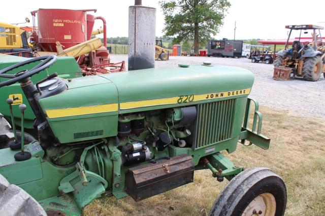 Image of John Deere 820 equipment image 1