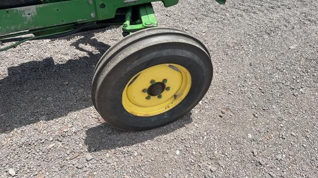 Image of John Deere 820 equipment image 4