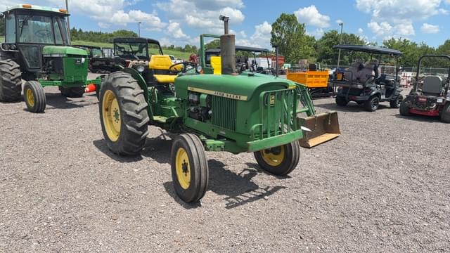 Image of John Deere 820 equipment image 2