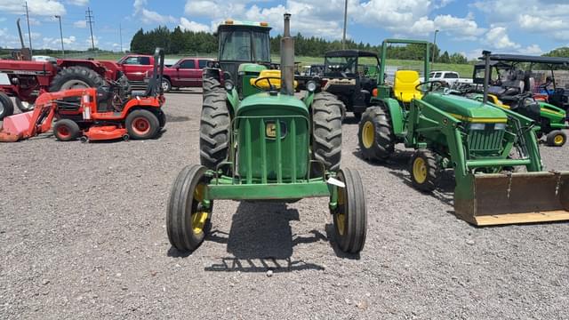 Image of John Deere 820 equipment image 1
