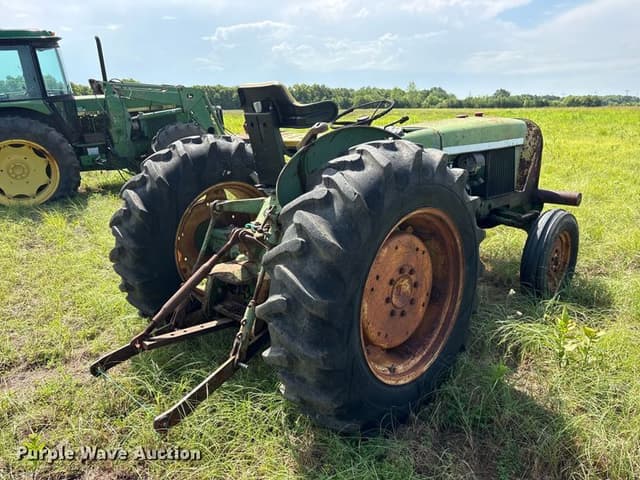 Image of John Deere 820 equipment image 4