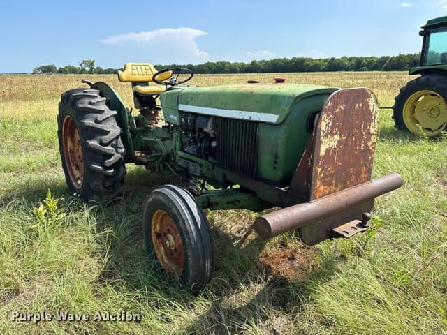 Image of John Deere 820 equipment image 2