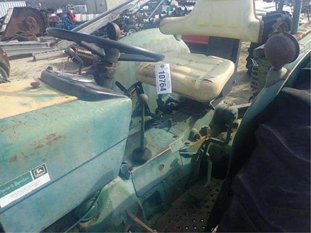 Image of John Deere 820 equipment image 3