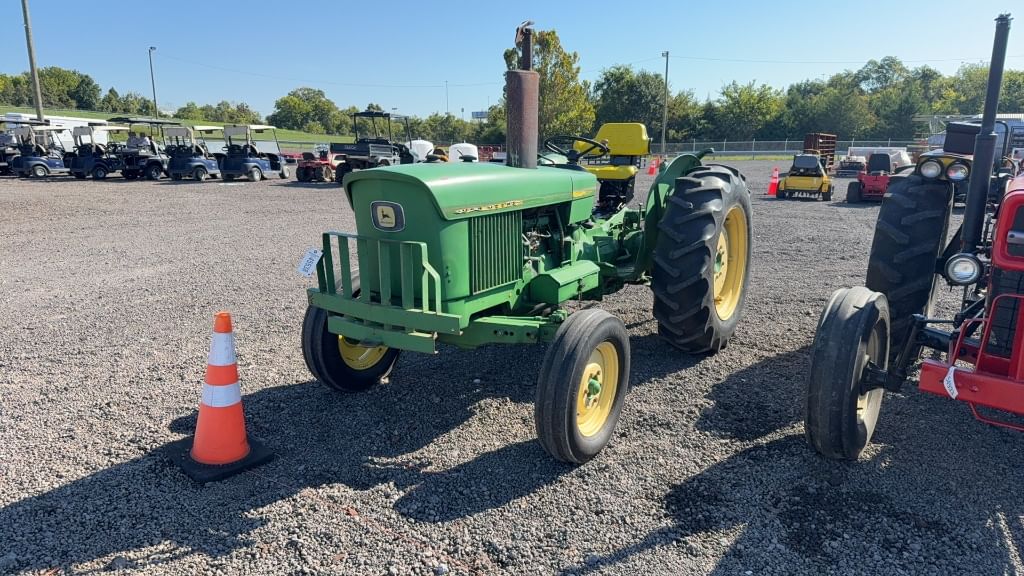 John Deere 820 Equipment Image0