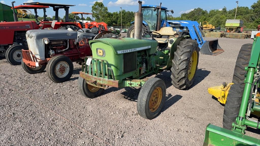 Image of John Deere 820 Primary image