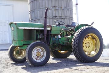 Main image John Deere 820