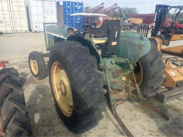 Image of John Deere 820 equipment image 4