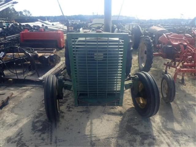 Image of John Deere 820 equipment image 1