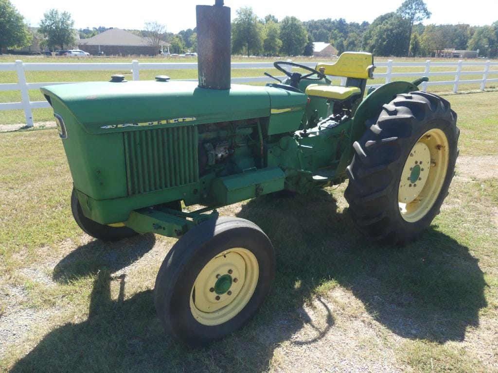 John Deere 820 Equipment Image0