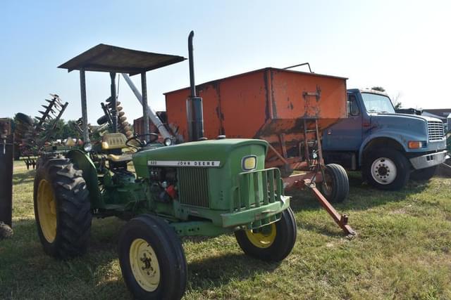 Image of John Deere 820 equipment image 2