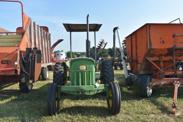 Image of John Deere 820 equipment image 1