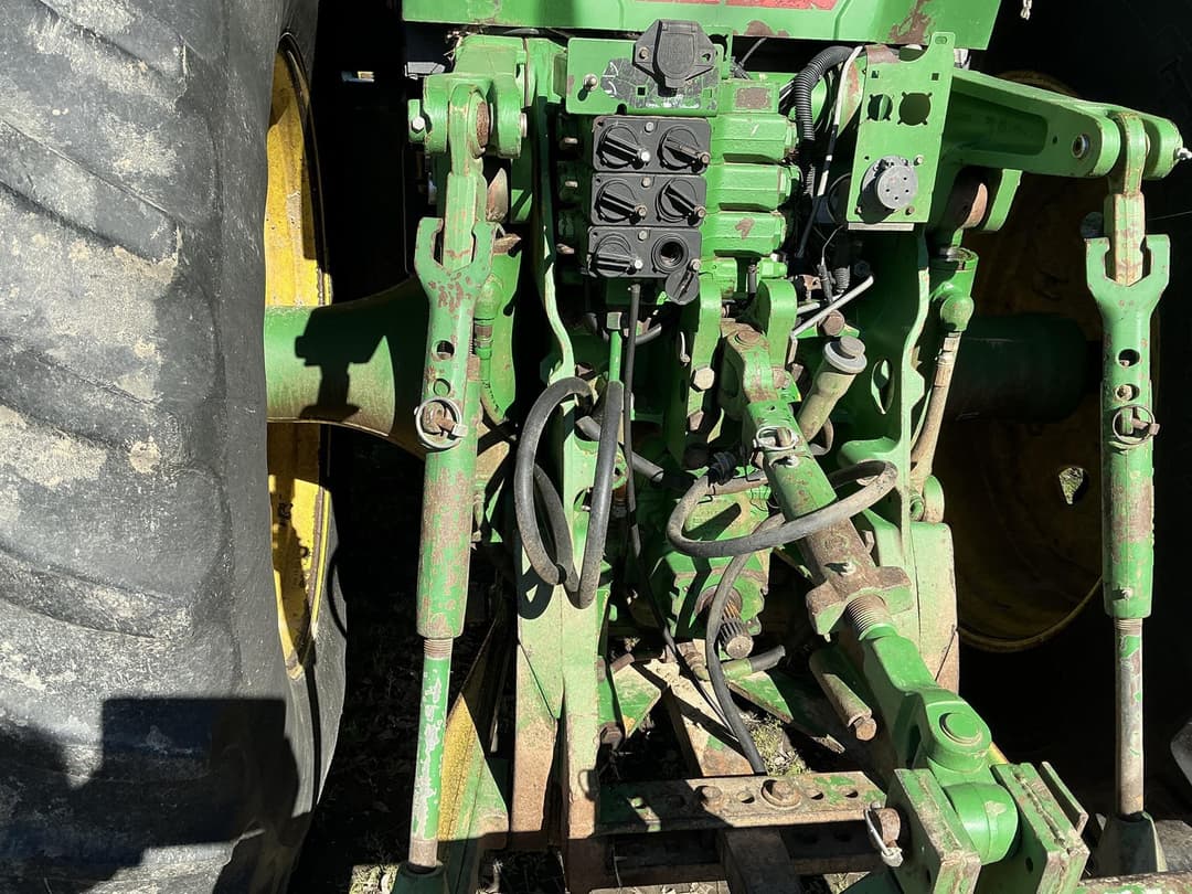 Image of John Deere 8200 Image 1