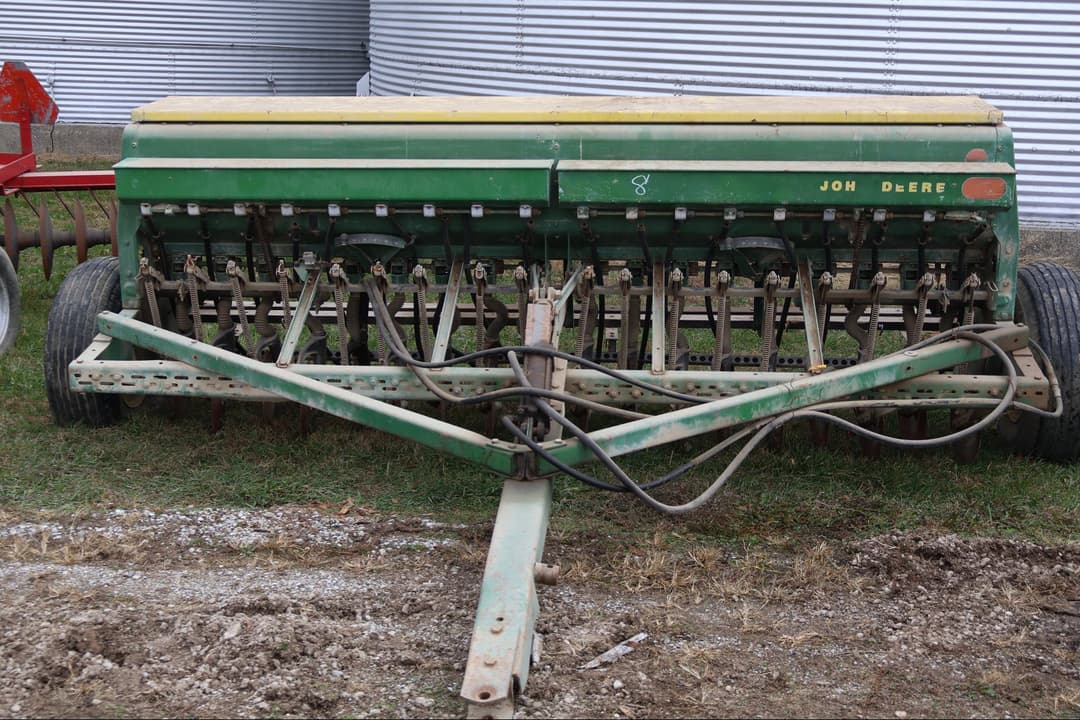 Image of John Deere 8200 Image 1