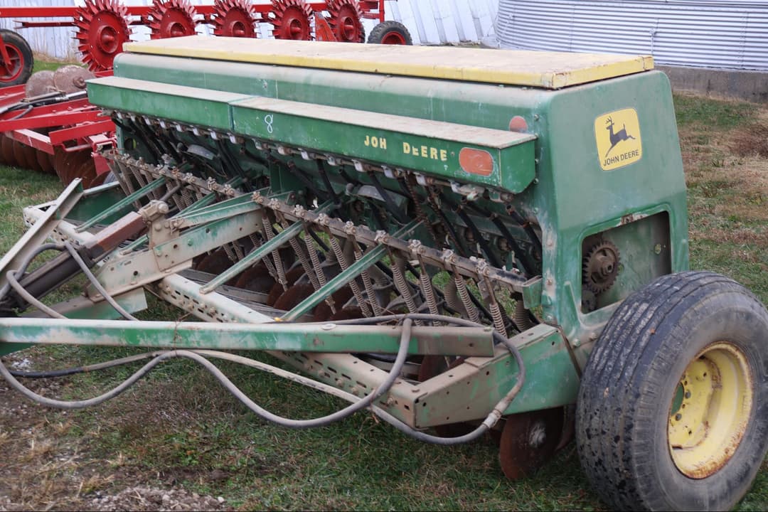 Image of John Deere 8200 Image 0