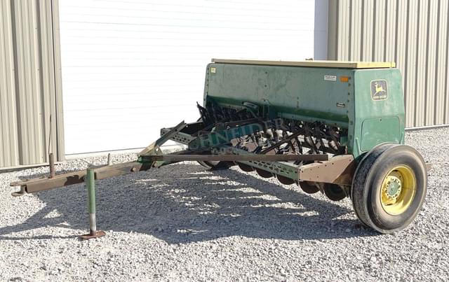 Image of John Deere 8200 equipment image 1