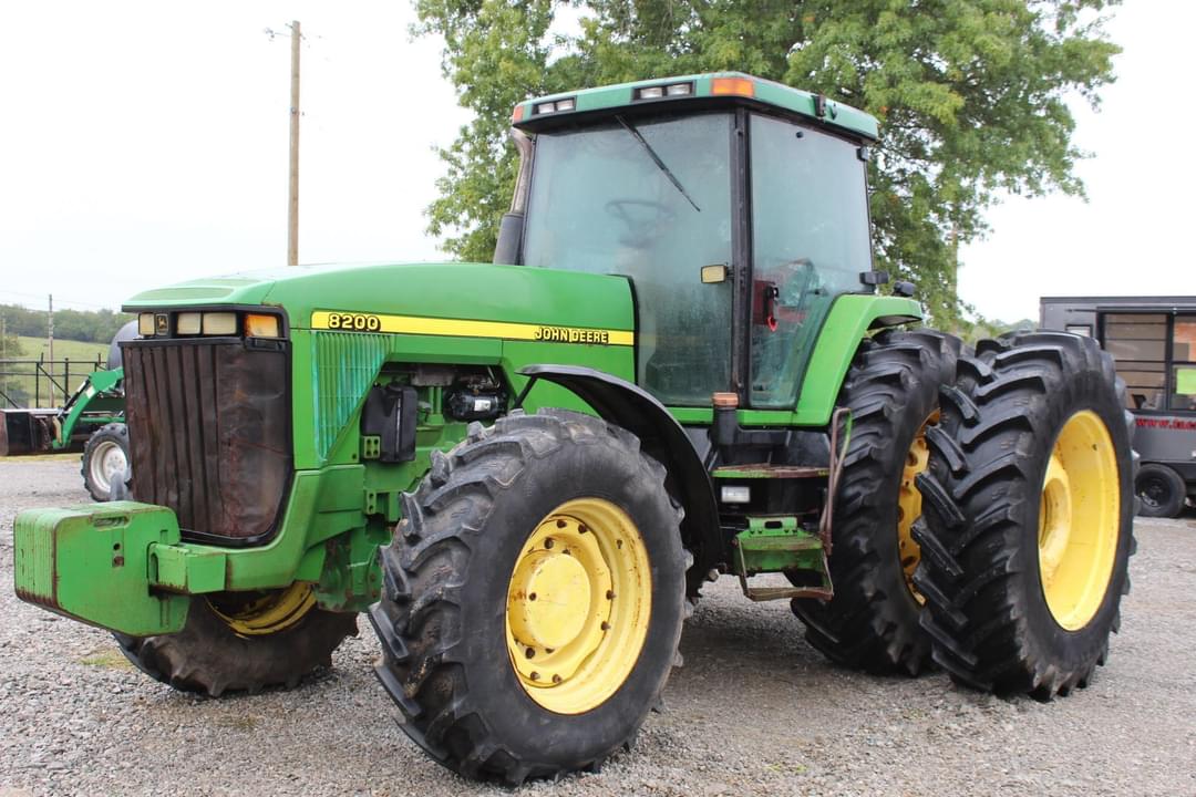 Image of John Deere 8200T Primary image