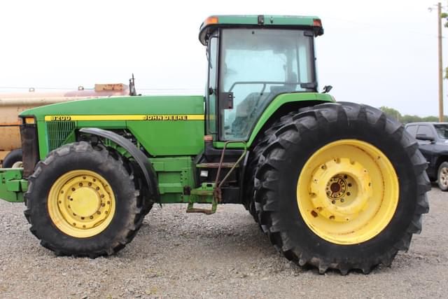 Image of John Deere 8200T equipment image 1