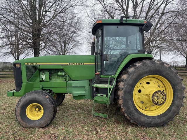 Image of John Deere 8200 equipment image 1