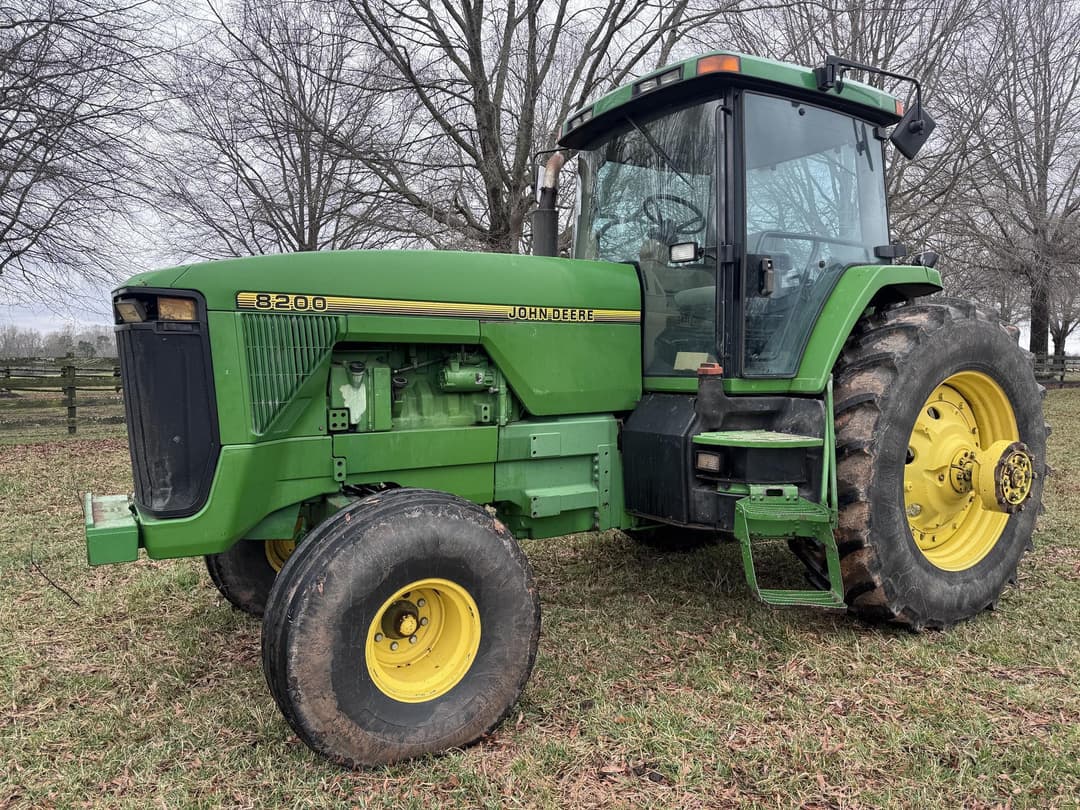 Image of John Deere 8200 Primary image
