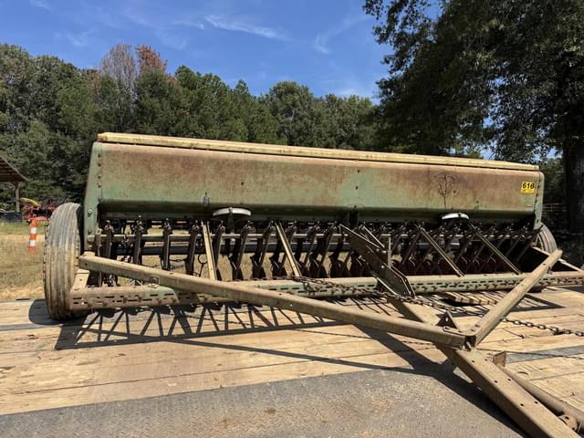 Image of John Deere 8200 equipment image 1