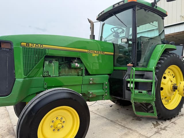 Image of John Deere 8200 equipment image 3