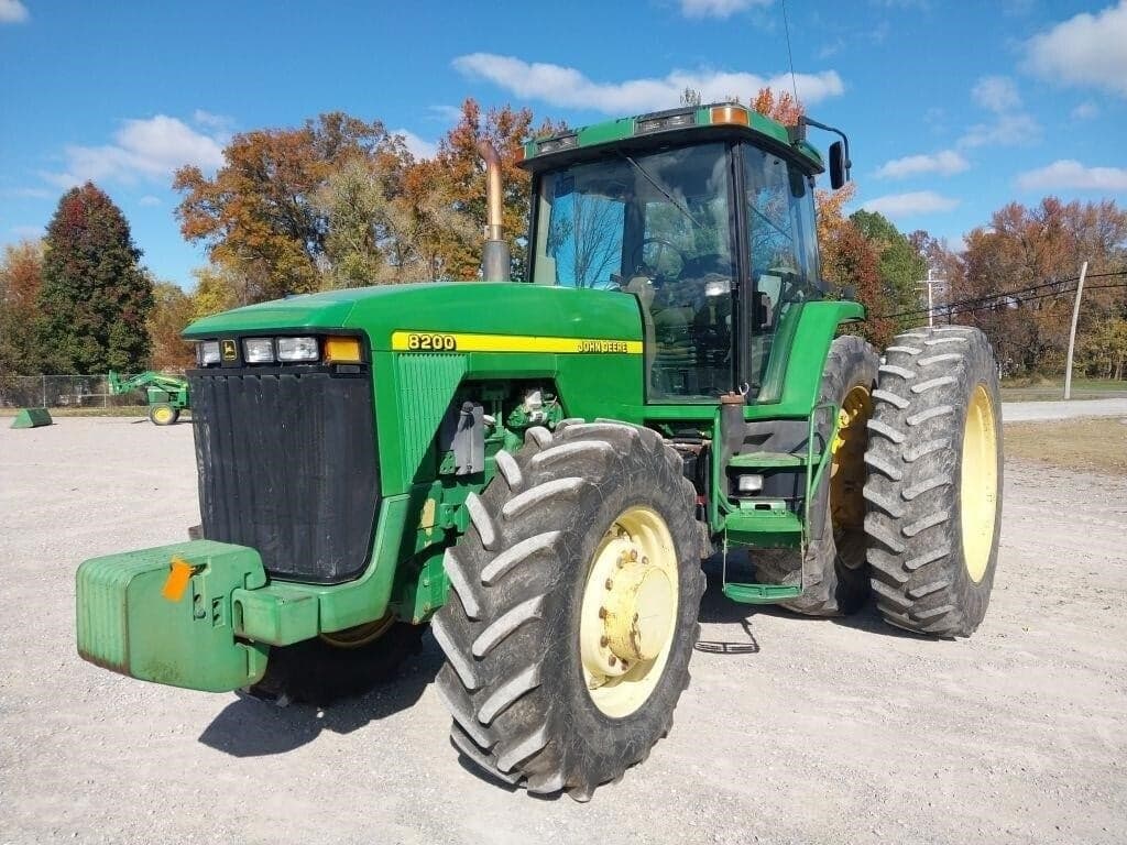 Image of John Deere 8200 Primary image