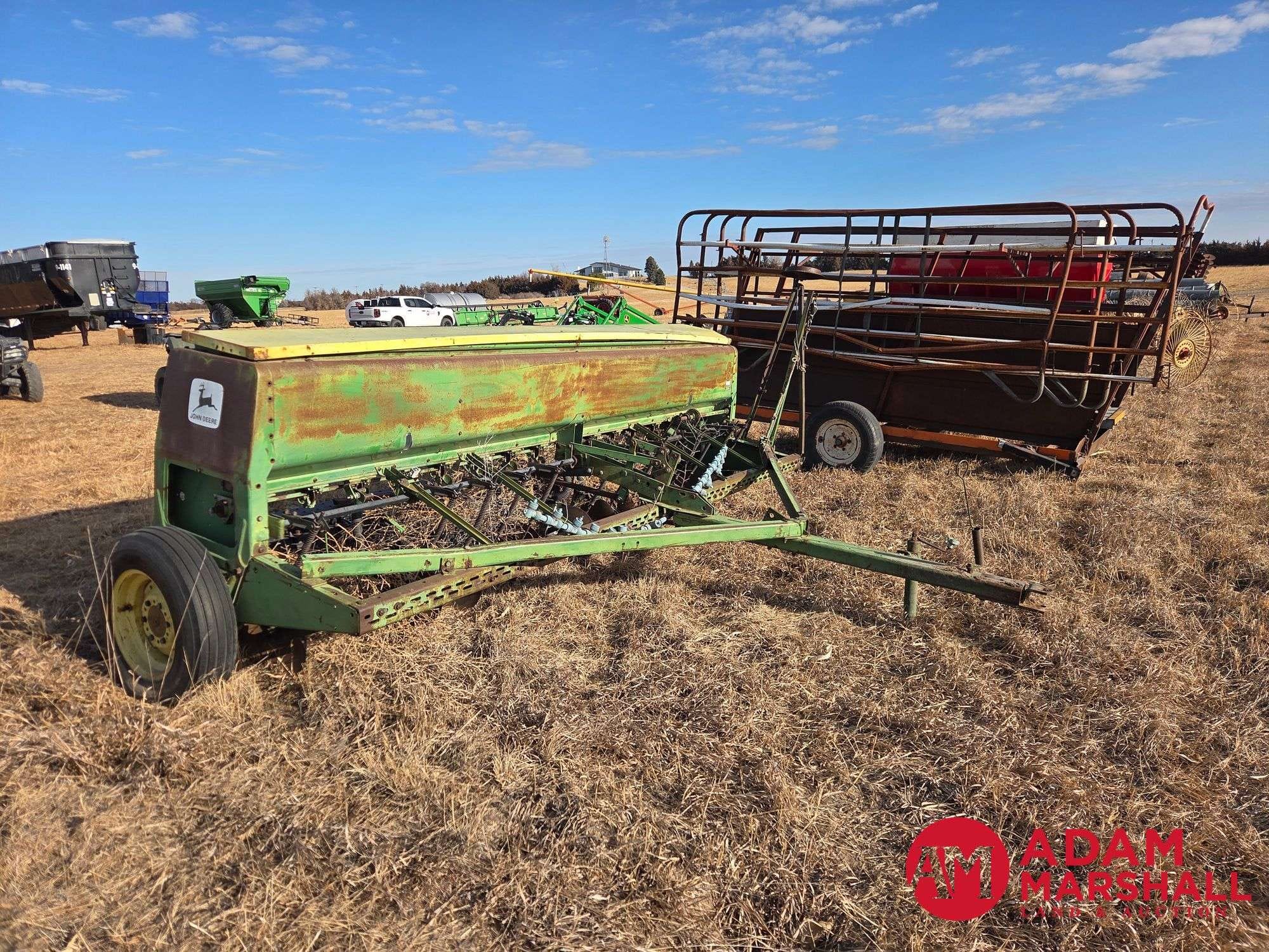 John Deere 8200 Equipment Image0