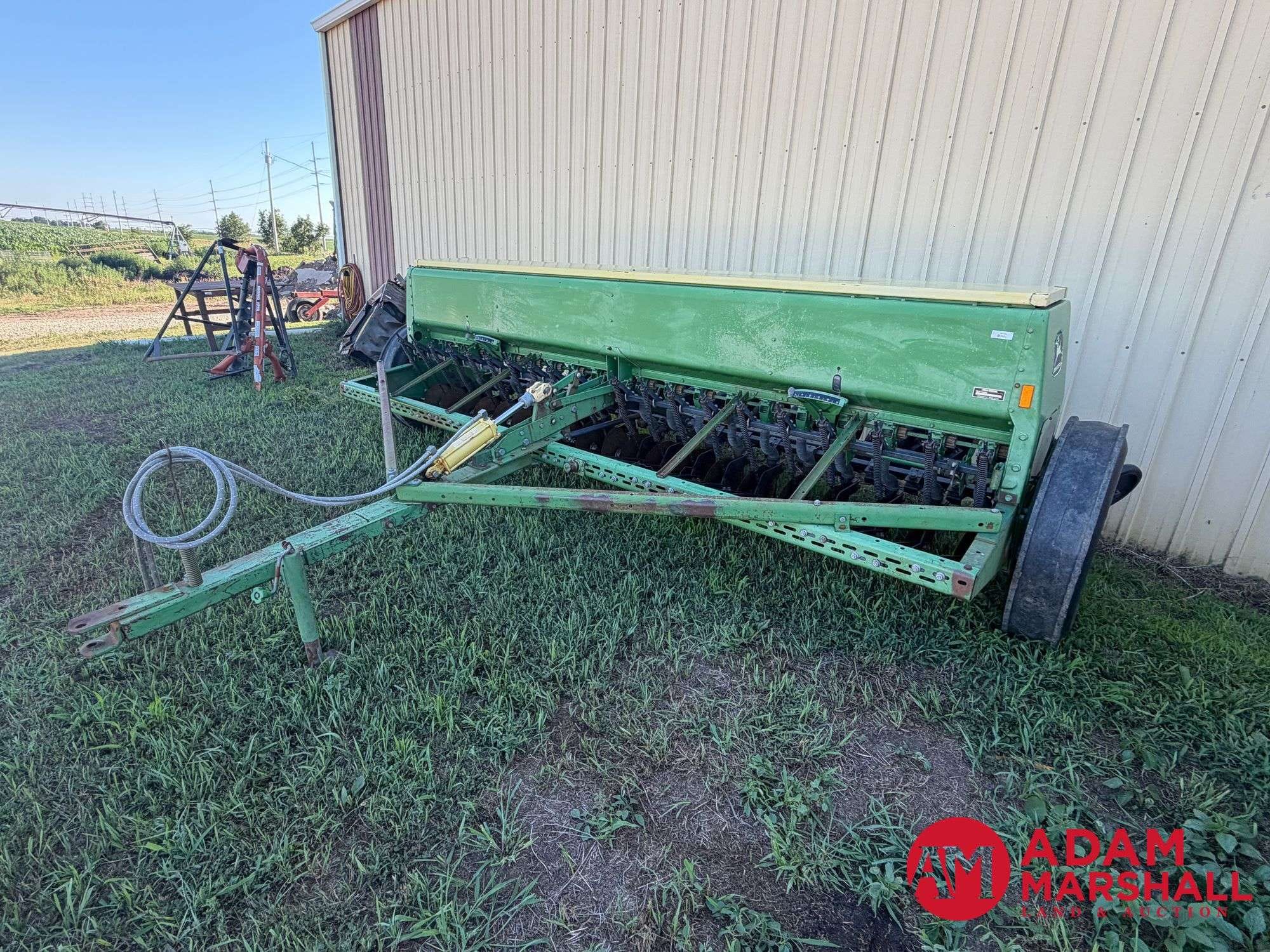 John Deere 8200 Equipment Image0