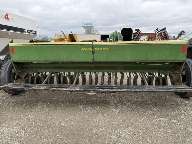 Image of John Deere 8200 equipment image 1