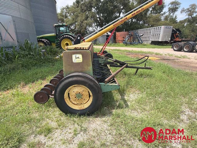 Image of John Deere 8200 equipment image 2