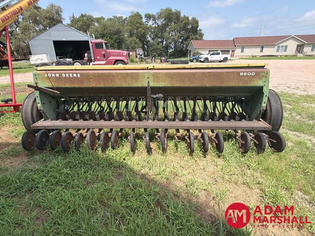Image of John Deere 8200 equipment image 4