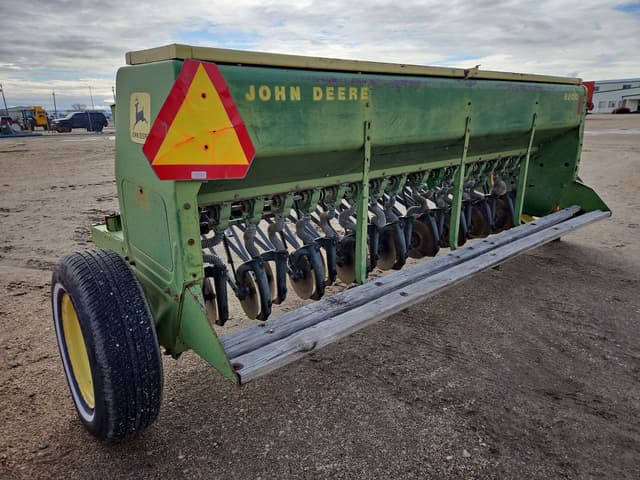 Image of John Deere 8200 equipment image 1