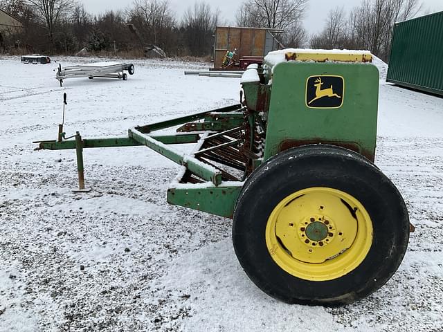 Image of John Deere 8200 equipment image 1