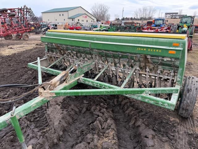 Image of John Deere 8200 equipment image 1