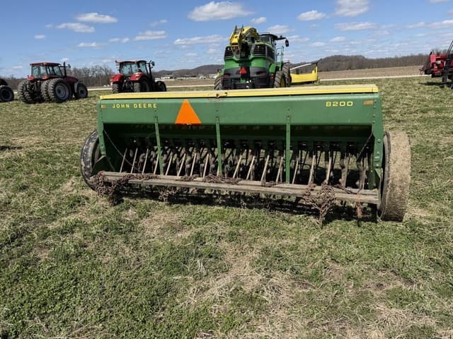 Image of John Deere 8000 equipment image 4