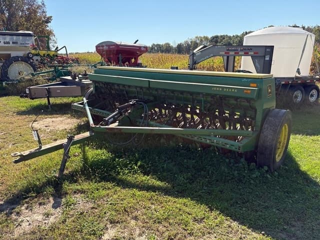 Image of John Deere 8200 equipment image 1