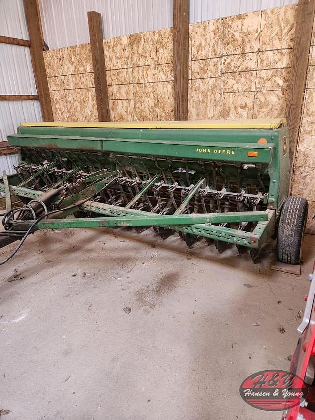 Image of John Deere 8200 equipment image 1