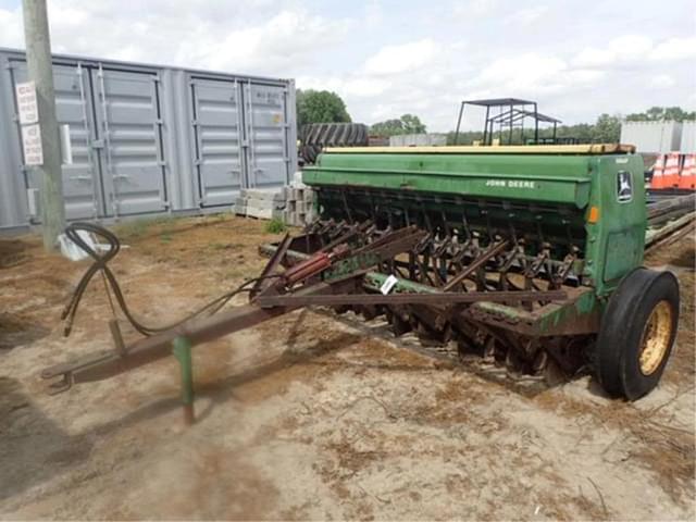 Image of John Deere 8200 equipment image 1