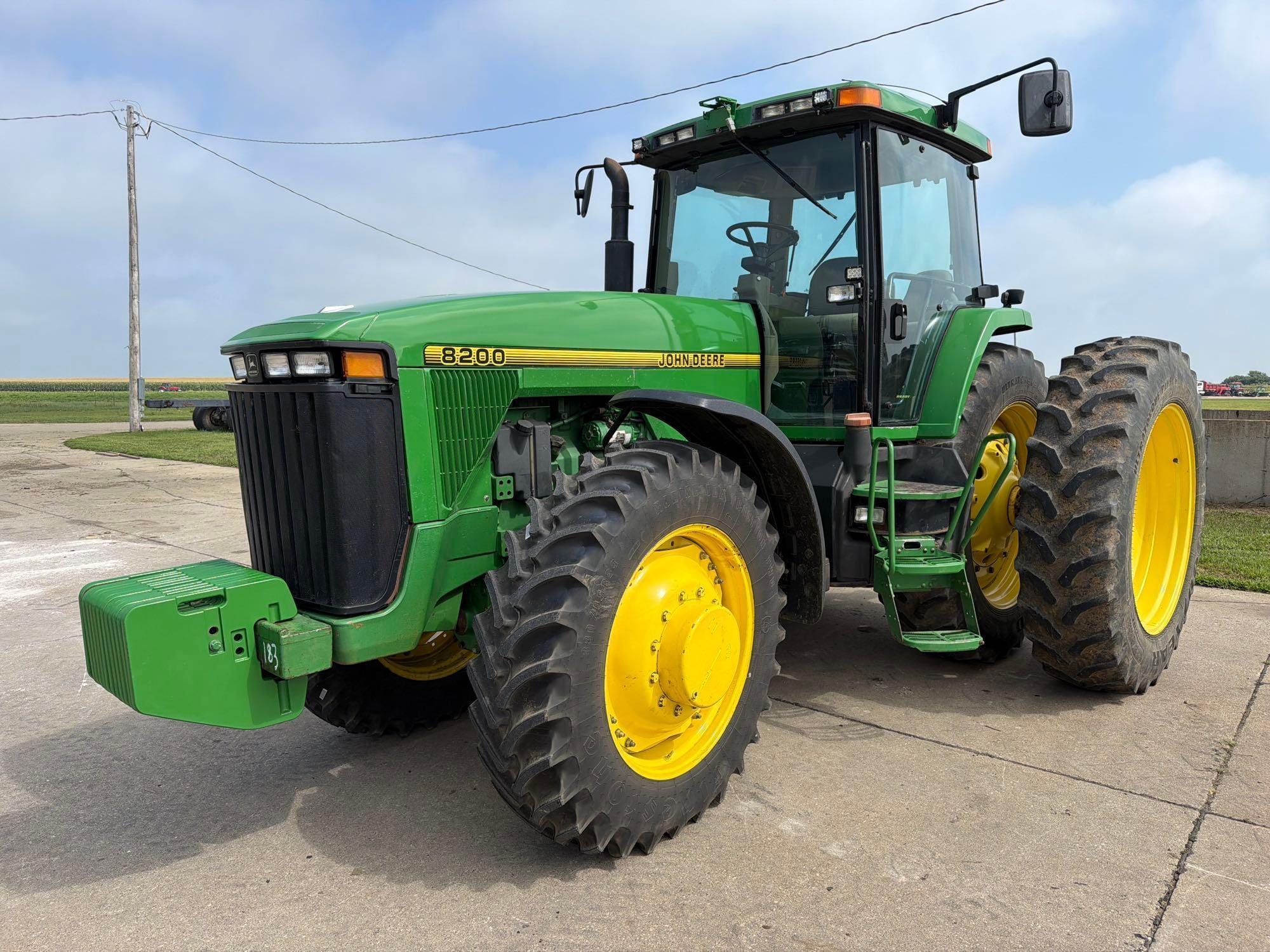 John Deere 8200 Equipment Image0