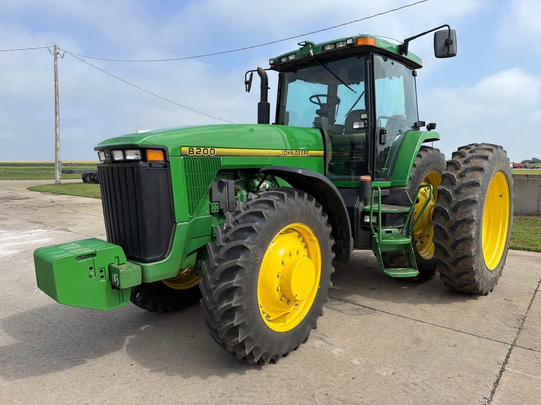 Image of John Deere 8200 Primary image