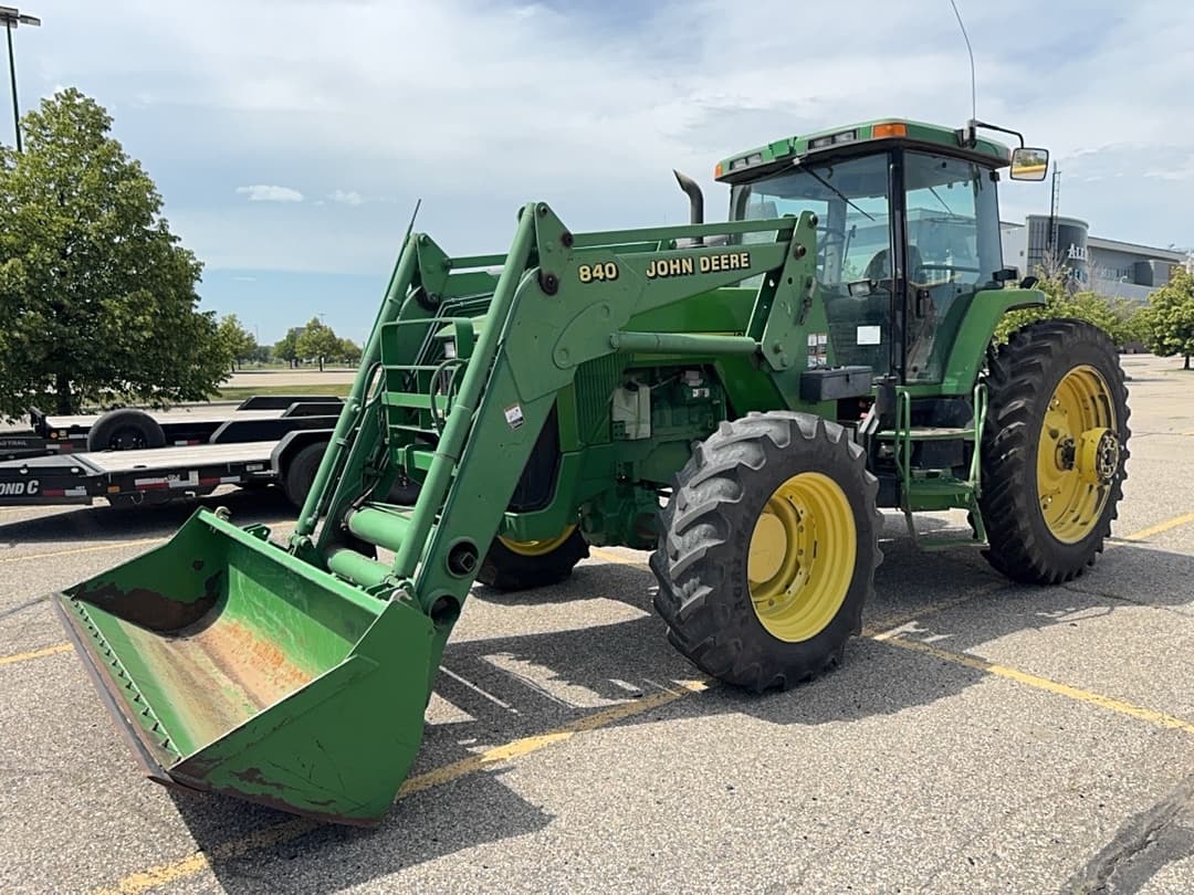 Image of John Deere 8200 Primary Image