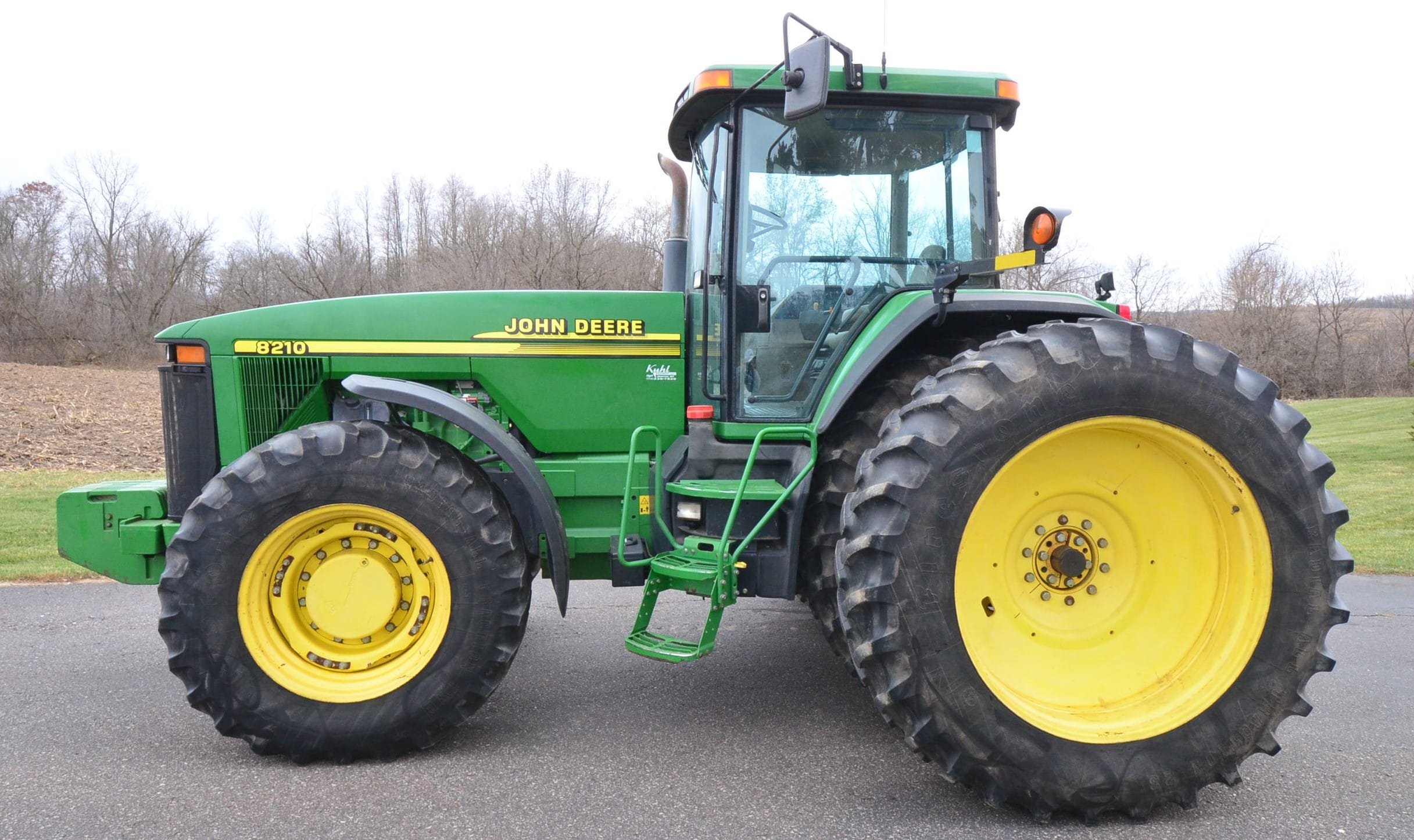 Main image John Deere 8210
