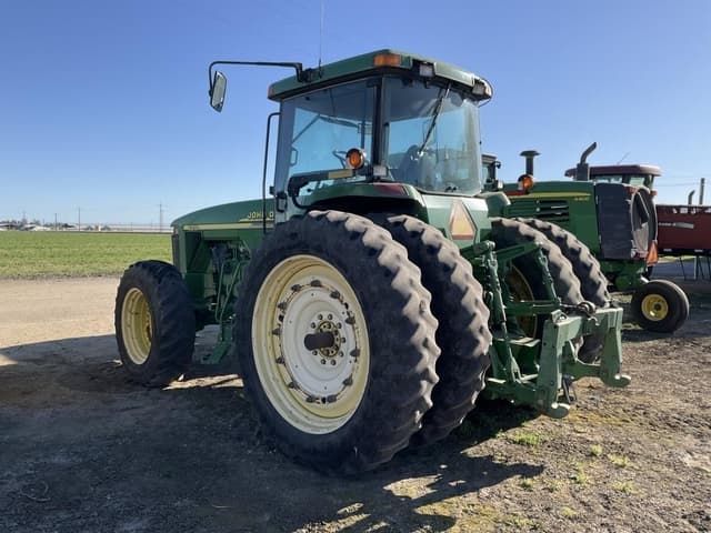 Image of John Deere 8210 equipment image 1