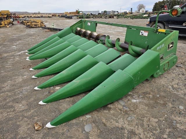 Image of John Deere 822 equipment image 1