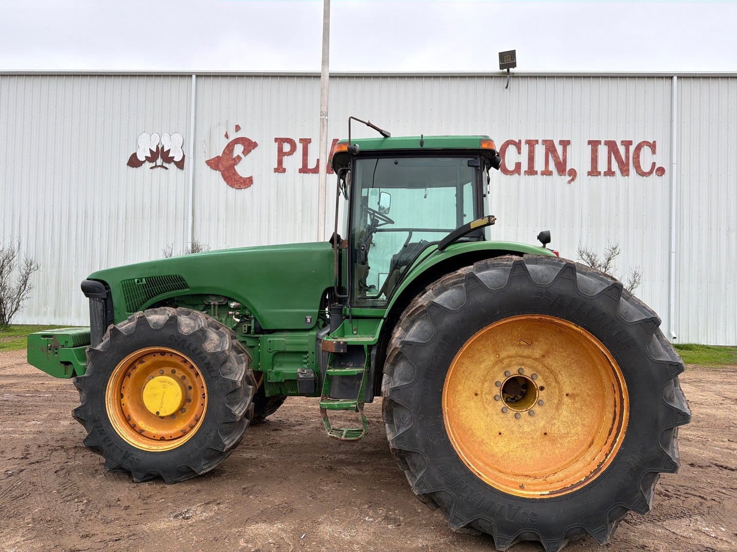 John Deere 8220 Equipment Image0