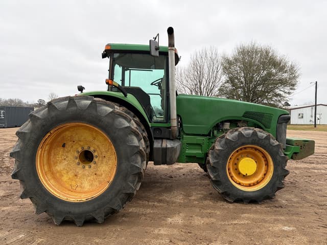 Image of John Deere 8220 equipment image 1